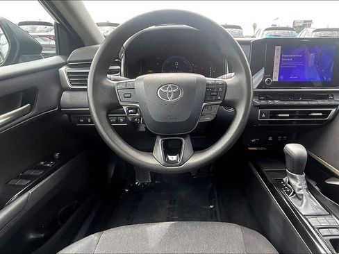 Used 2025 Toyota Camry LE image 6