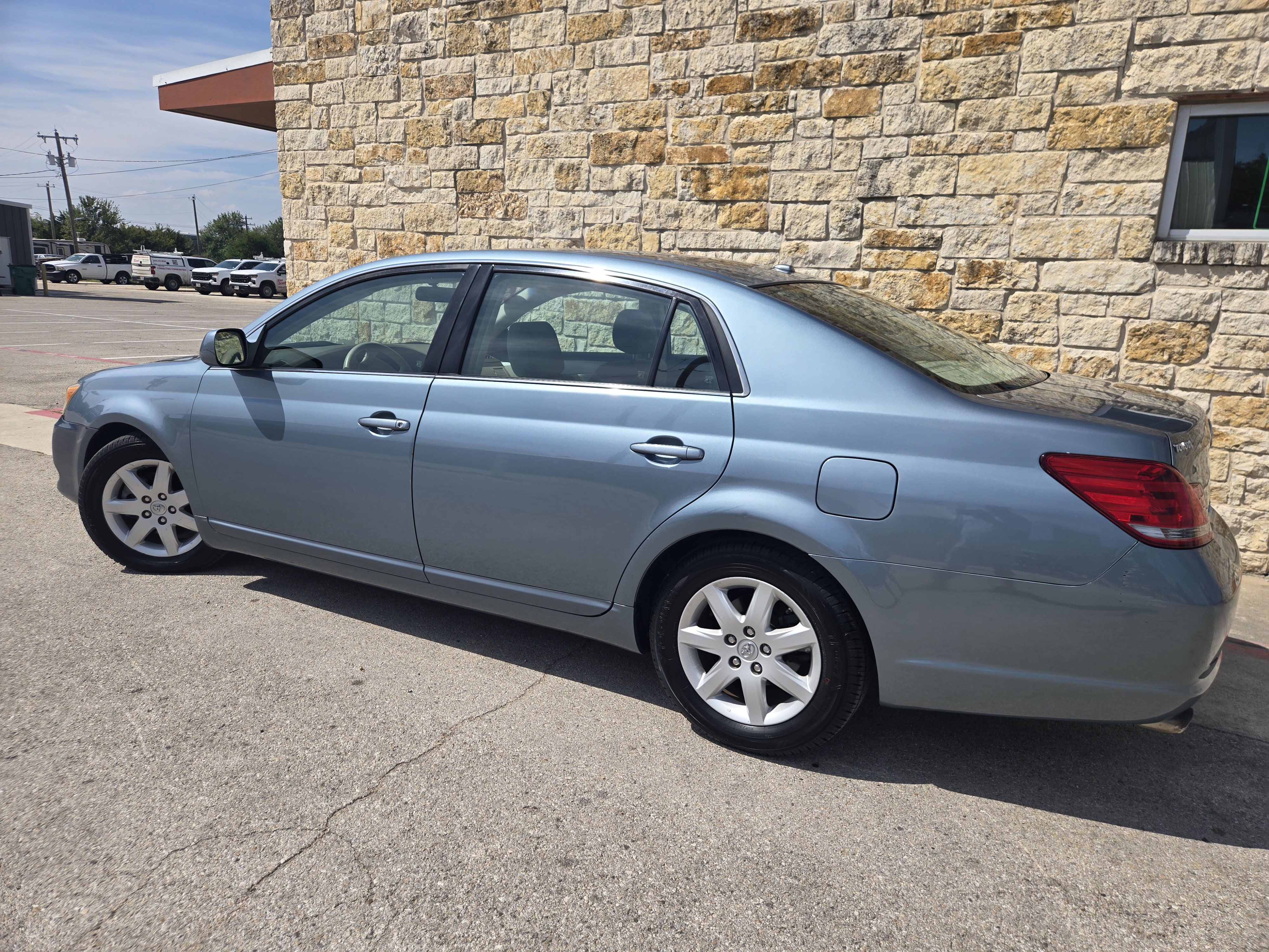 Used 2009 Toyota Avalon XL FWD image 3