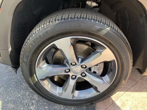 Used 2023 Jeep Grand Cherokee L Limited w/ Luxury Tech Group II image 33