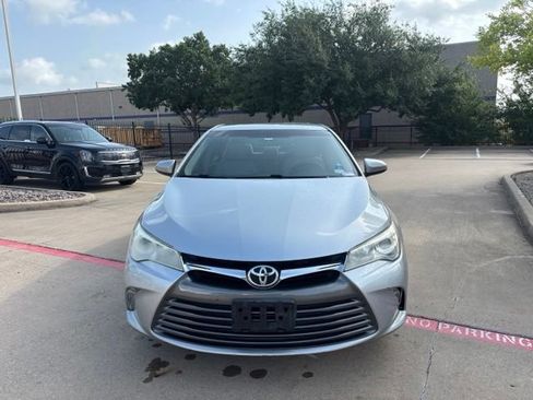 Used 2017 Toyota Camry XLE FWD image 2