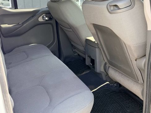 Used 2014 Nissan Frontier SV image 3