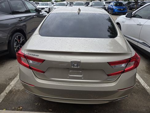 Used 2018 Honda Accord Touring image 6