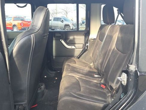 Used 2015 Jeep Wrangler Unlimited Rubicon image 16