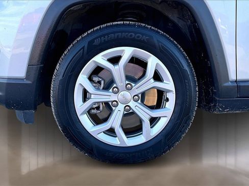 Used 2024 Jeep Compass Latitude w/ Convenience Group image 8