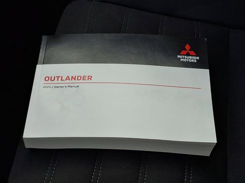 Used 2023 Mitsubishi Outlander SE image 25