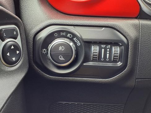 Used 2021 Jeep Gladiator Rubicon w/ Cold Weather Group AWD/4WD image 17