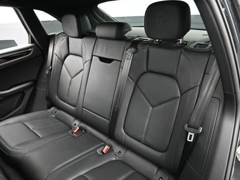 Certified 2025 Porsche Macan image 23