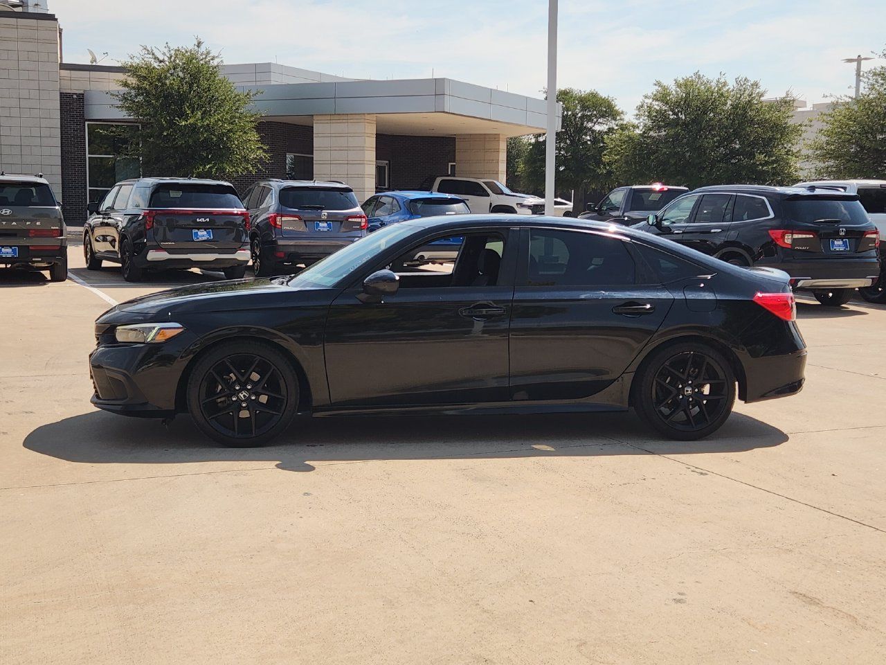 Used 2023 Honda Civic Sport image 4