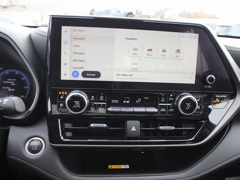 Used 2024 Toyota Highlander Limited image 4