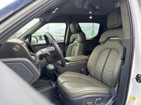 Used 2022 Rivian R1T Adventure image 19