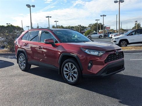 Used 2020 Toyota RAV4 XLE Premium image 8