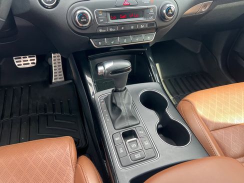 Used 2019 Kia Sorento SX image 15