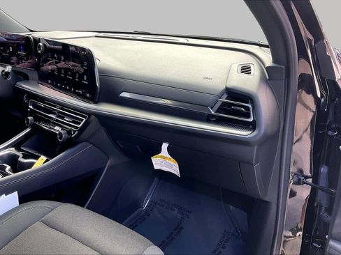 Used 2024 Chevrolet Traverse LT w/ Midnight/Sport Edition FWD image 18