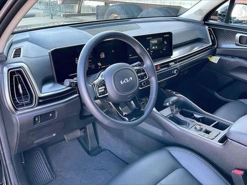 Used 2025 Kia Sorento S image 14