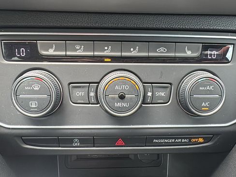 Used 2021 Volkswagen Atlas Cross Sport SE AWD/4WD image 19
