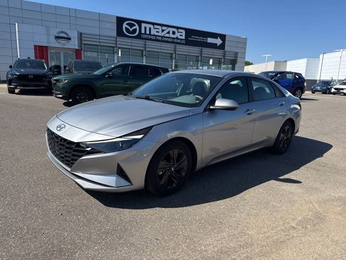 Used 2022 Hyundai Elantra SEL FWD image 1