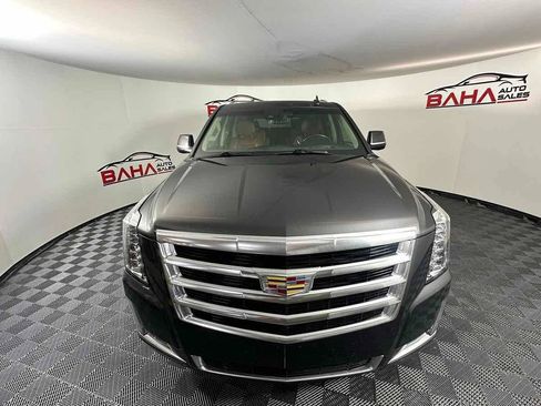 Used 2017 Cadillac Escalade Luxury AWD/4WD image 14