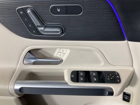 Used 2023 Mercedes-Benz GLB 250 4MATIC image 14