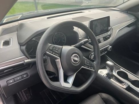 Used 2024 Nissan Altima 2.5 SV FWD image 9