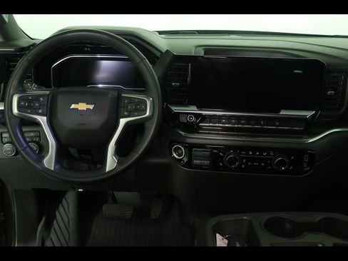 Used 2023 Chevrolet Silverado 1500 LT w/ Z71 Off-Road Package AWD/4WD image 17