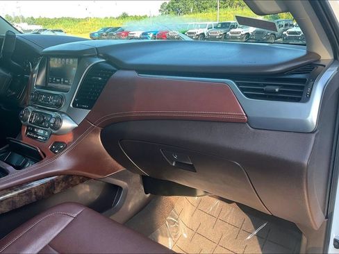 Used 2020 Chevrolet Tahoe Premier w/ Premier 6.2L Value Package RWD image 15