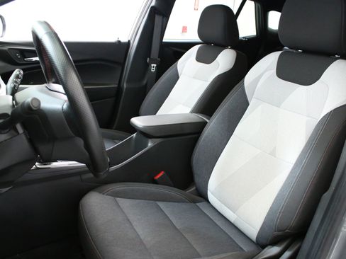 Used 2024 Chevrolet Trax RS FWD image 24