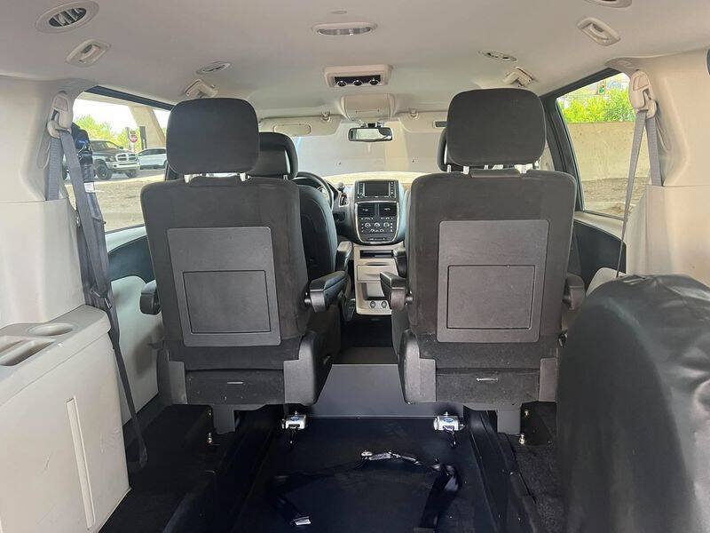 Used 2019 Dodge Grand Caravan SE w/ UConnect Hands-Free Group FWD image 34