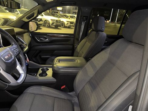 Used 2023 GMC Yukon SLE w/ Gmc Pro Safety Plus Package image 2