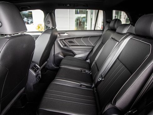 Certified 2023 Volkswagen Tiguan SE R-Line FWD image 24