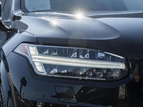 Used 2023 Volvo XC90 B6 Plus image 13