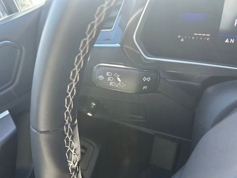 Used 2022 Volkswagen Tiguan SE image 23