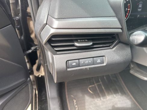 Used 2024 Nissan Altima 2.5 SR FWD image 9