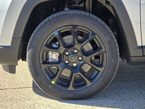 New 2026 Jeep Compass Latitude image 10