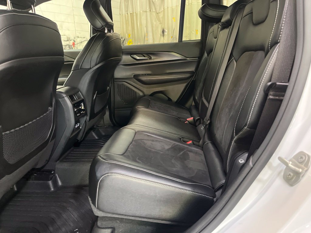 Used 2023 Jeep Grand Cherokee Altitude AWD/4WD image 23