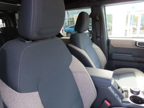 Used 2025 Ford Bronco Big Bend image 34