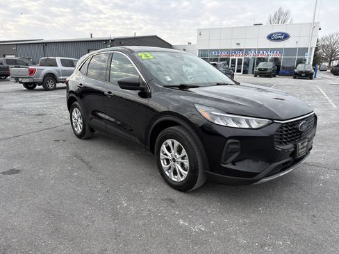 Used 2023 Ford Escape Active image 1