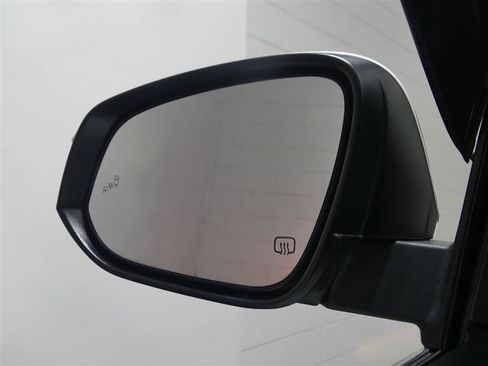 Used 2019 Toyota Highlander XLE image 16