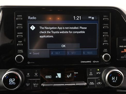 Used 2021 Toyota Highlander LE AWD/4WD image 29