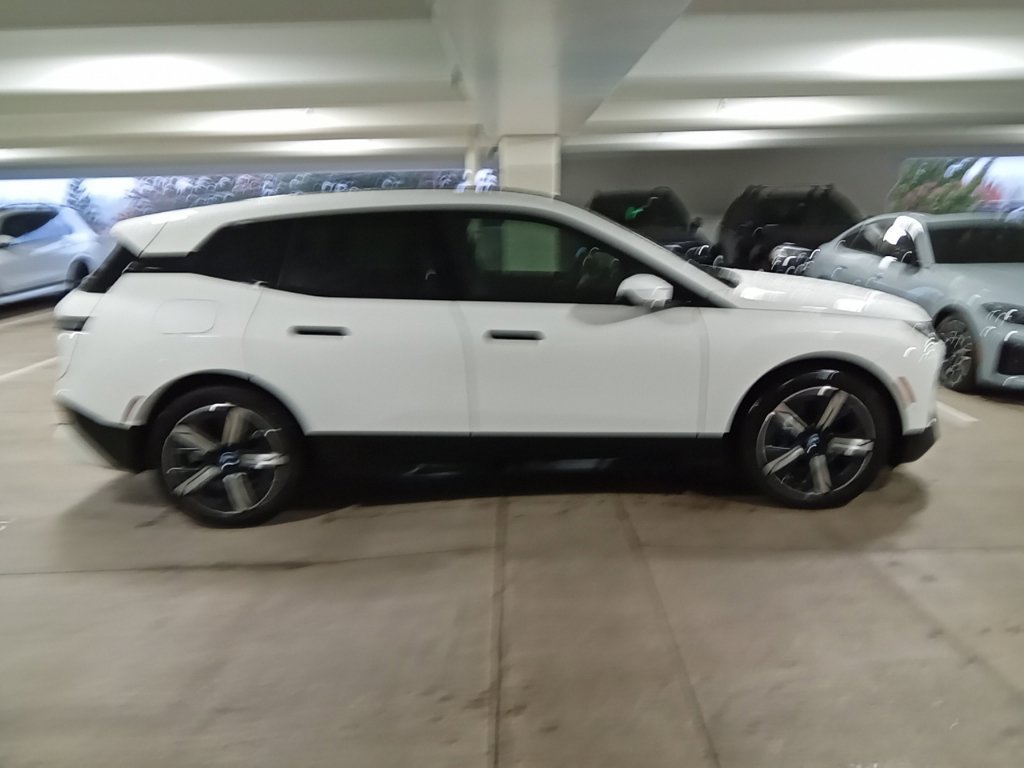 Used 2024 BMW iX xDrive50 w/ Sport Package AWD/4WD image 4