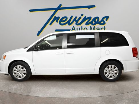 Used 2018 Dodge Grand Caravan SE w/ UConnect Hands-Free Group FWD image 11