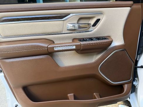 Used 2019 RAM 1500 Laramie AWD/4WD image 29