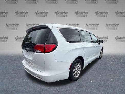 Used 2023 Chrysler Voyager LX FWD image 9