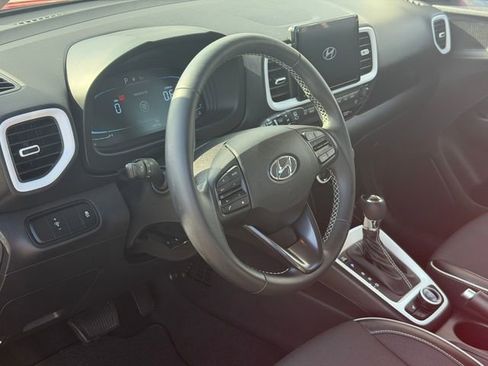 Used 2023 Hyundai Venue Limited FWD image 10