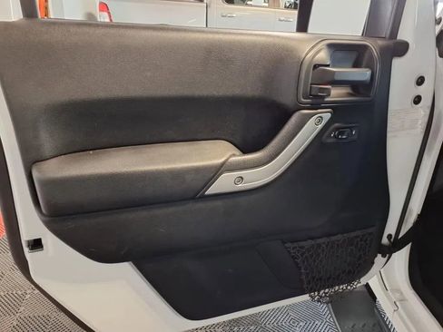 Used 2016 Jeep Wrangler Unlimited Sahara AWD/4WD image 16