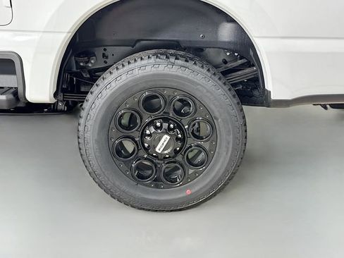 New 2026 Ford F250 Lariat w/ Black Appearance Package image 32