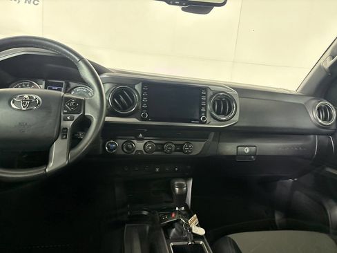 Used 2020 Toyota Tacoma TRD Sport w/ Technology Package AWD/4WD image 24