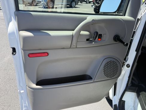 Used 2002 Chevrolet Astro RWD image 13