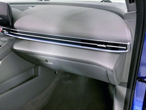 Used 2025 Hyundai Elantra SEL image 16
