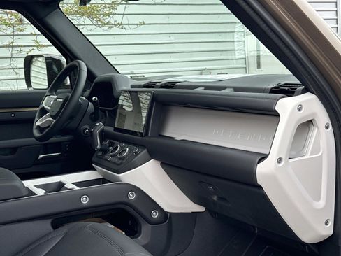 Certified 2025 Land Rover Defender 110 X-Dynamic SE image 10