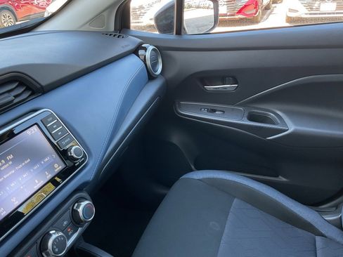 Used 2025 Nissan Versa SV image 34